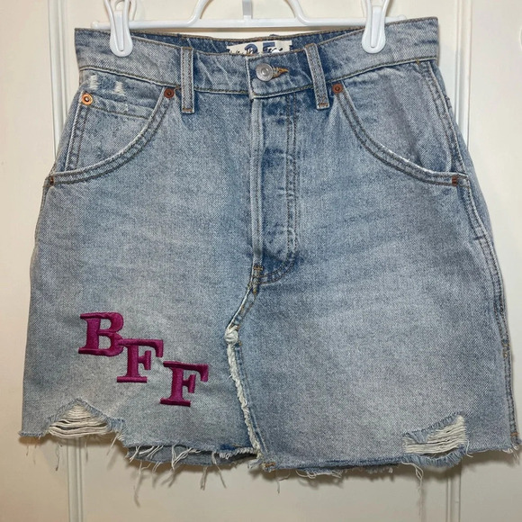 We The Free High Rise Button Fly “BFF” Embroidered Denim Skirt size 25 NWT - Picture 1 of 9